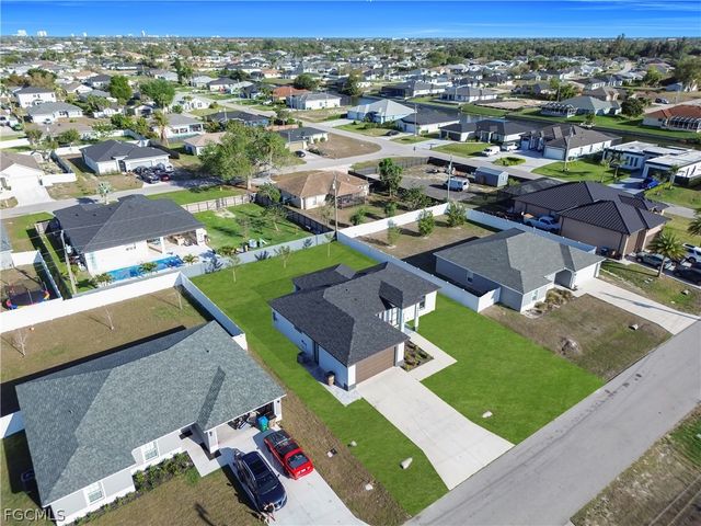 621 NE Juanita PL, Cape Coral, FL 33909