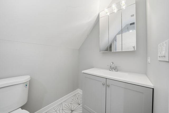 8839 S Colfax Avenue, Chicago, IL 60617