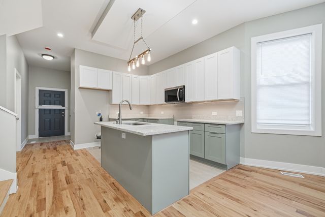 8839 S Colfax Avenue, Chicago, IL 60617