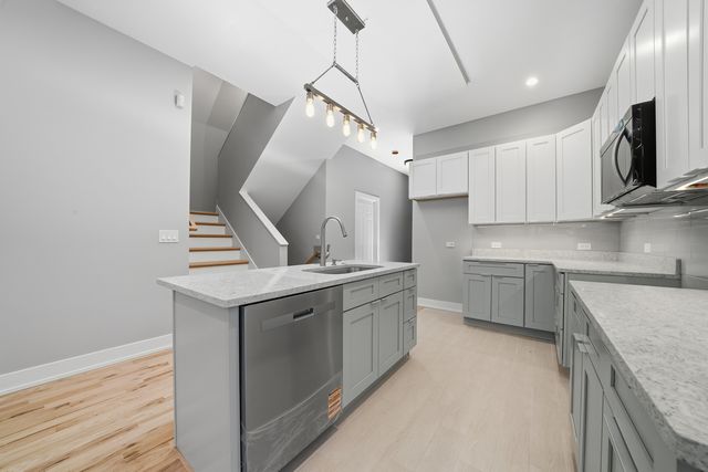 8839 S Colfax Avenue, Chicago, IL 60617