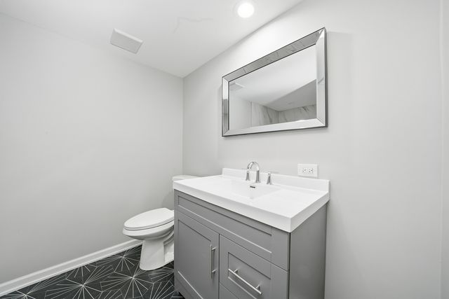 8839 S Colfax Avenue, Chicago, IL 60617