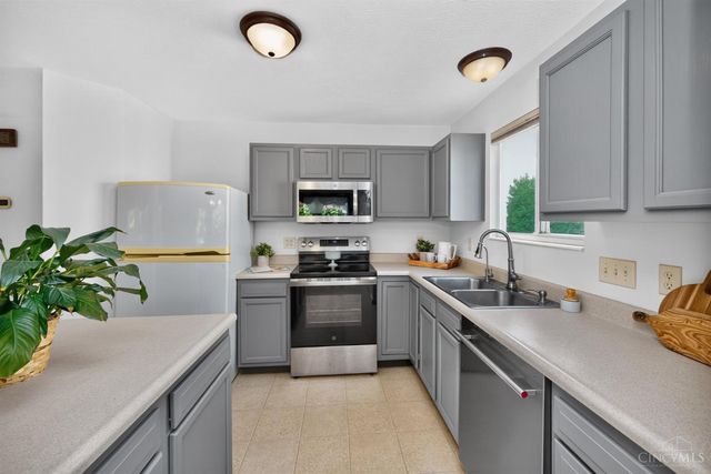 204 Lights Pointe Court, New Richmond, OH 45157
