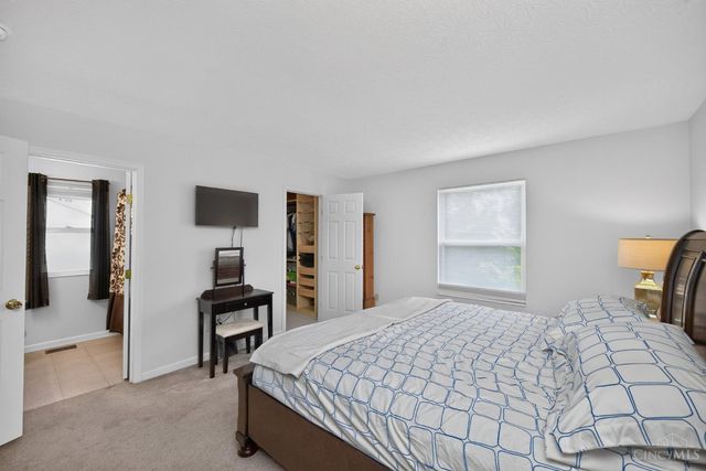 204 Lights Pointe Court, New Richmond, OH 45157