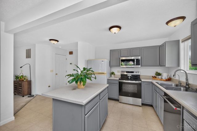 204 Lights Pointe Court, New Richmond, OH 45157