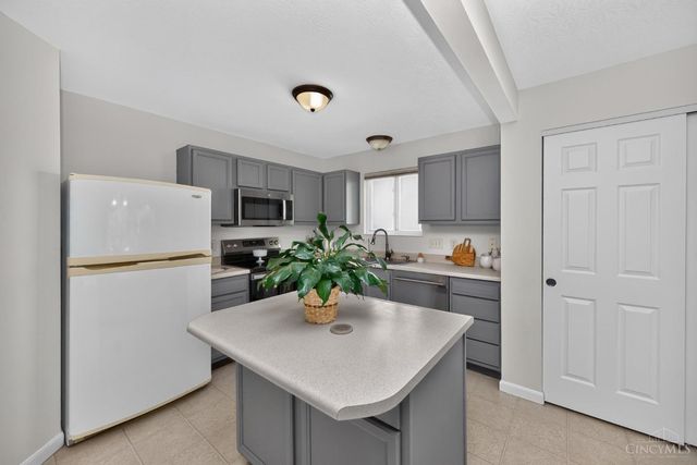 204 Lights Pointe Court, New Richmond, OH 45157