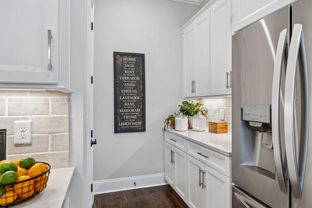 3012 Littlebury Park Dr, Thompsons Station, TN 37179