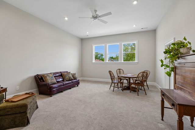 3012 Littlebury Park Dr, Thompsons Station, TN 37179