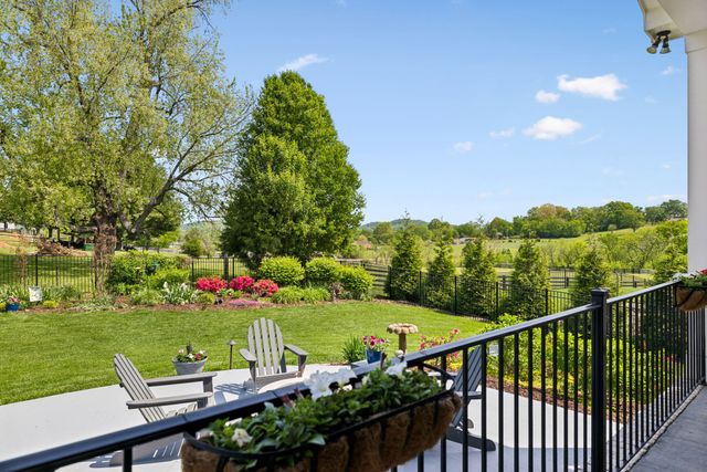 3012 Littlebury Park Dr, Thompsons Station, TN 37179