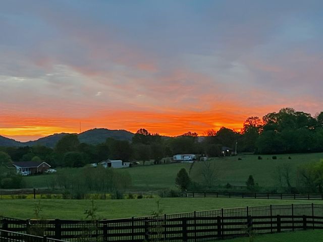 3012 Littlebury Park Dr, Thompsons Station, TN 37179