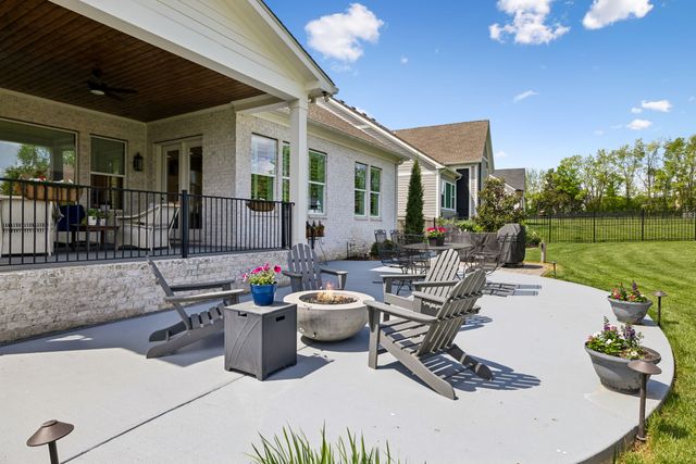 3012 Littlebury Park Dr, Thompsons Station, TN 37179