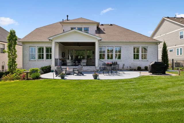 3012 Littlebury Park Dr, Thompsons Station, TN 37179