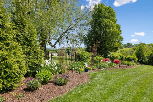 3012 Littlebury Park Dr, Thompsons Station, TN 37179