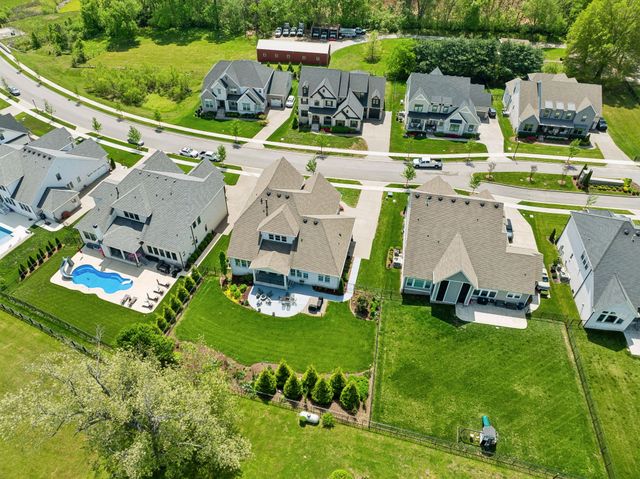 3012 Littlebury Park Dr, Thompsons Station, TN 37179