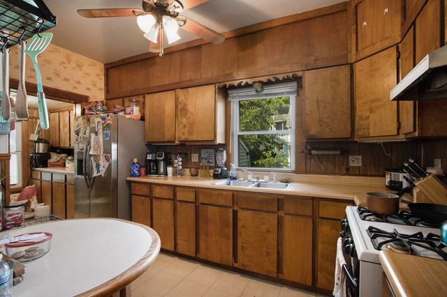 1028 Clinton Avenue, Kalamazoo, MI 49001