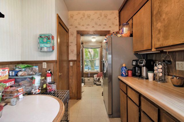 1028 Clinton Avenue, Kalamazoo, MI 49001