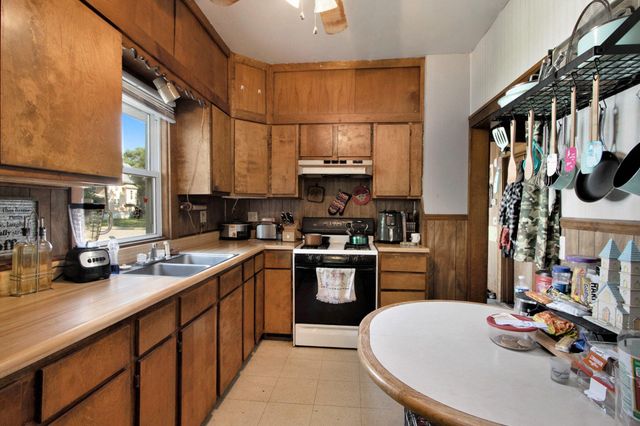 1028 Clinton Avenue, Kalamazoo, MI 49001