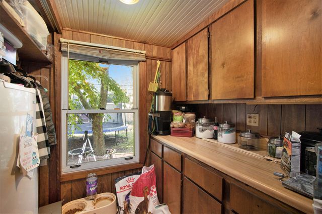 1028 Clinton Avenue, Kalamazoo, MI 49001