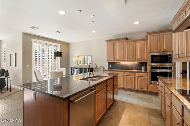 3973 E Hummingbird Lane, Phoenix, AZ 85050