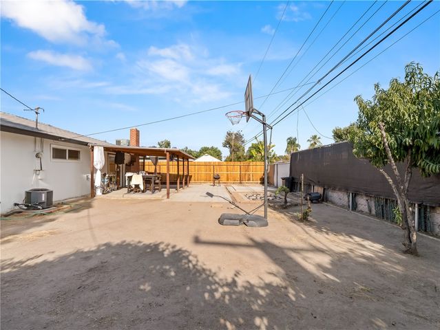 2984 E Norwich, Fresno, CA 93726