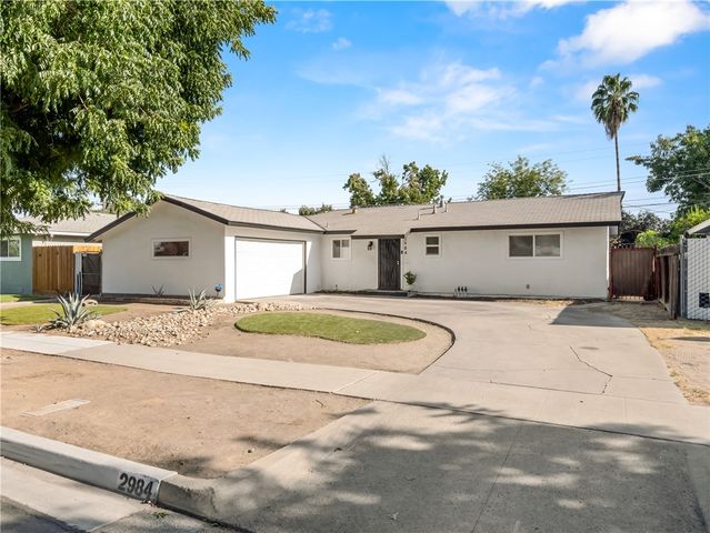 2984 E Norwich, Fresno, CA 93726