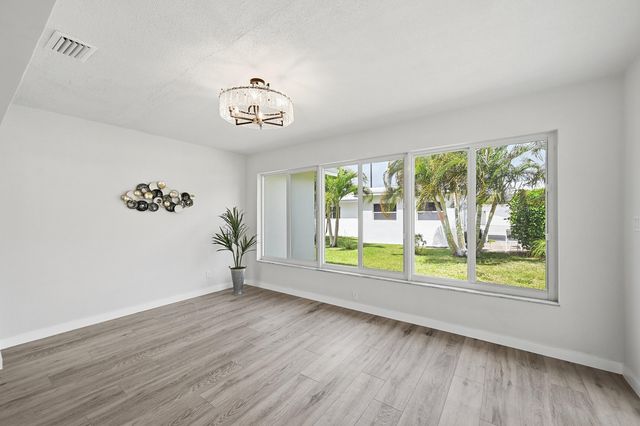 2631 W Golf Boulevard, Pompano Beach, FL 33064