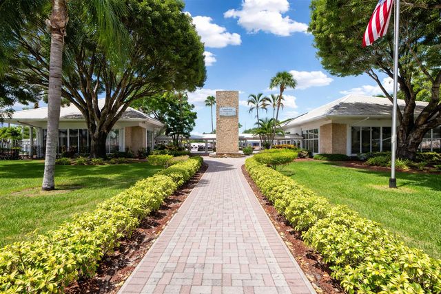 2631 W Golf Boulevard, Pompano Beach, FL 33064