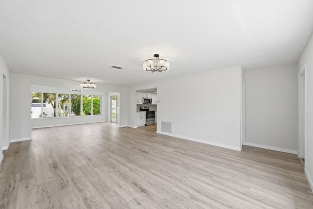 2631 W Golf Boulevard, Pompano Beach, FL 33064