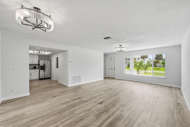 2631 W Golf Boulevard, Pompano Beach, FL 33064