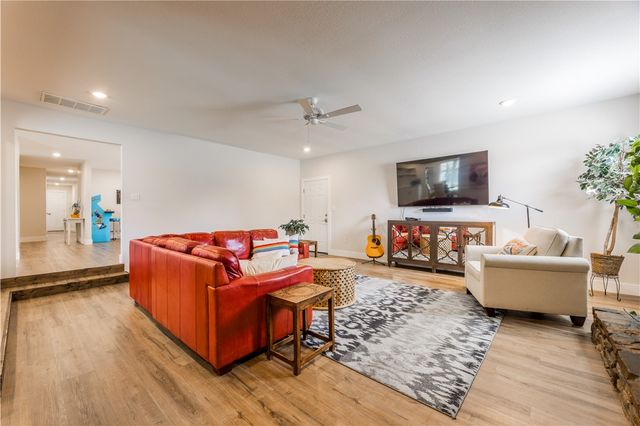1102 NW 7th Street, Bentonville, AR 72712