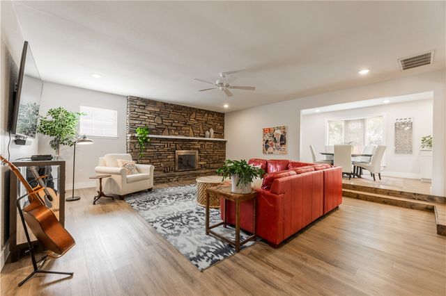 1102 NW 7th Street, Bentonville, AR 72712