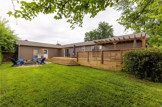 1102 NW 7th Street, Bentonville, AR 72712