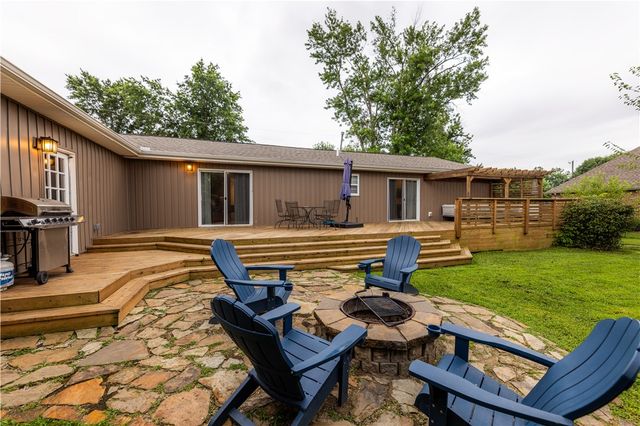1102 NW 7th Street, Bentonville, AR 72712