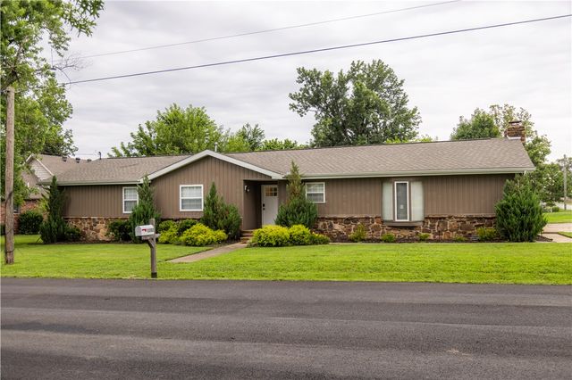 1102 NW 7th Street, Bentonville, AR 72712