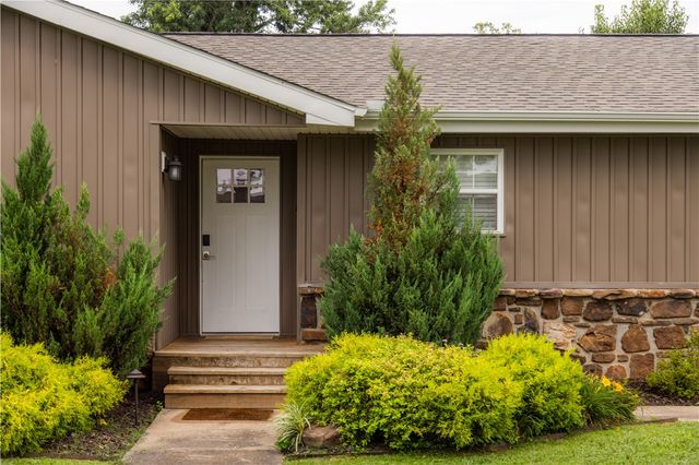 1102 NW 7th Street, Bentonville, AR 72712
