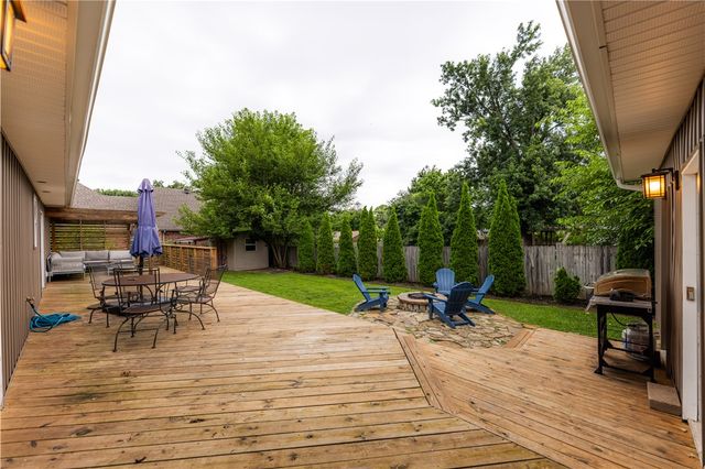 1102 NW 7th Street, Bentonville, AR 72712