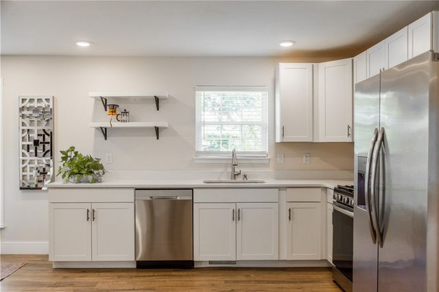 1102 NW 7th Street, Bentonville, AR 72712
