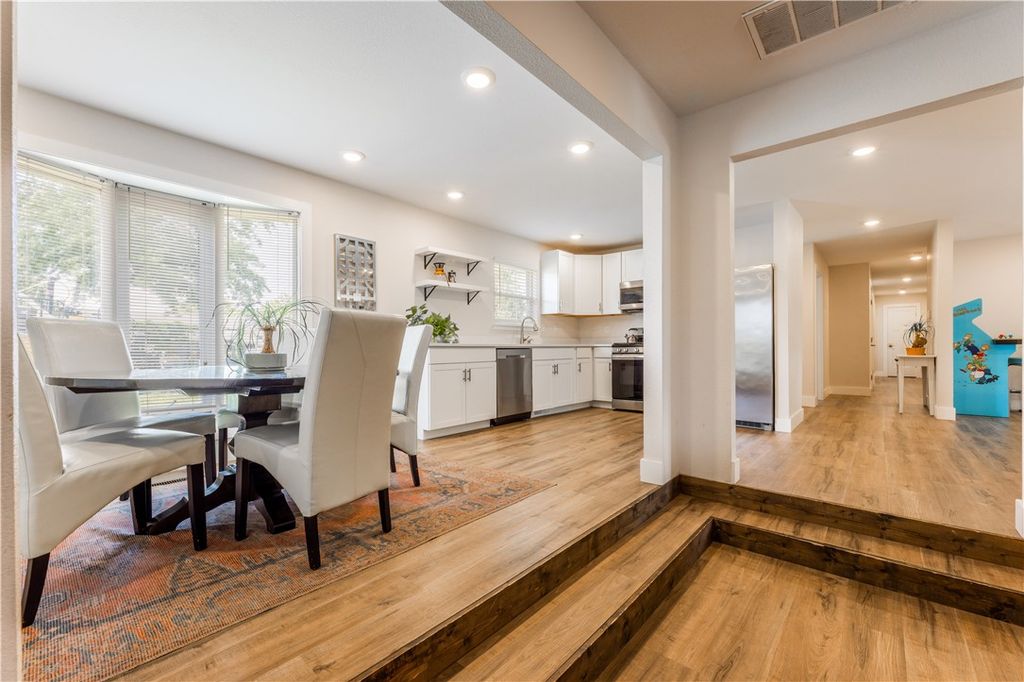 1102 NW 7th Street, Bentonville, AR 72712