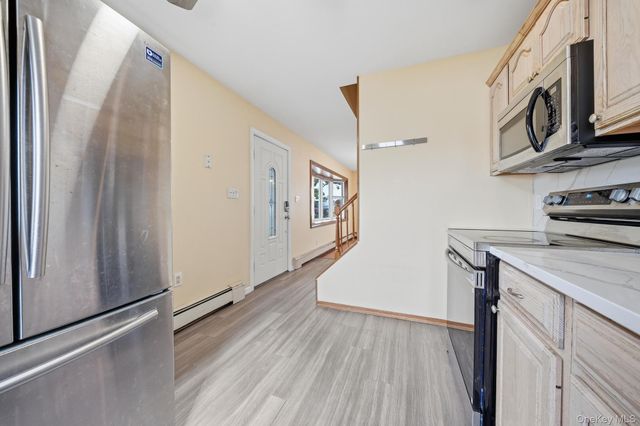 20 Needle Lane, Levittown, NY 11756