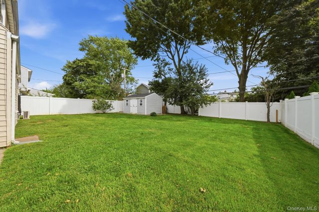 20 Needle Lane, Levittown, NY 11756