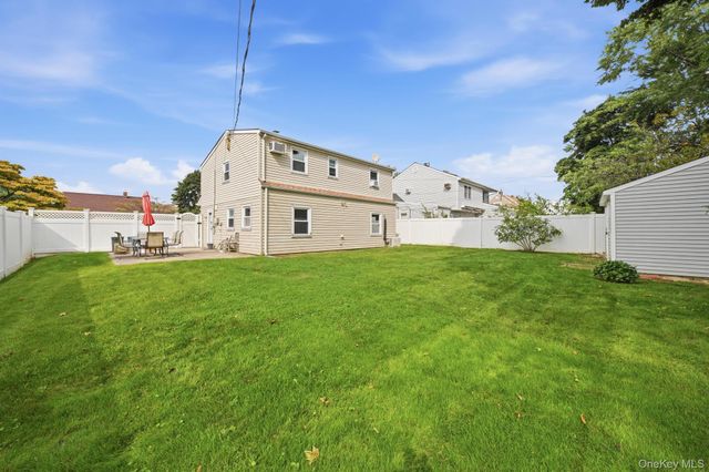 20 Needle Lane, Levittown, NY 11756