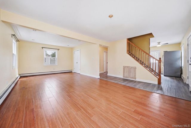20 Needle Lane, Levittown, NY 11756