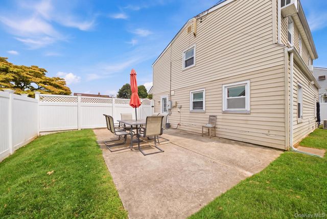 20 Needle Lane, Levittown, NY 11756