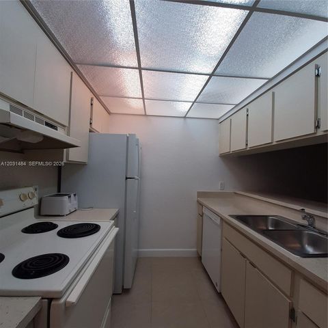 8160 Geneva Way 316, Miami, FL 33166