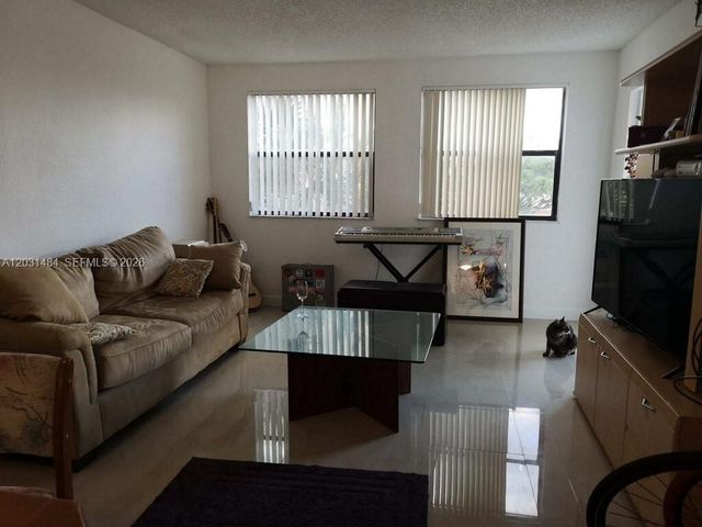 8160 Geneva Way 316, Miami, FL 33166