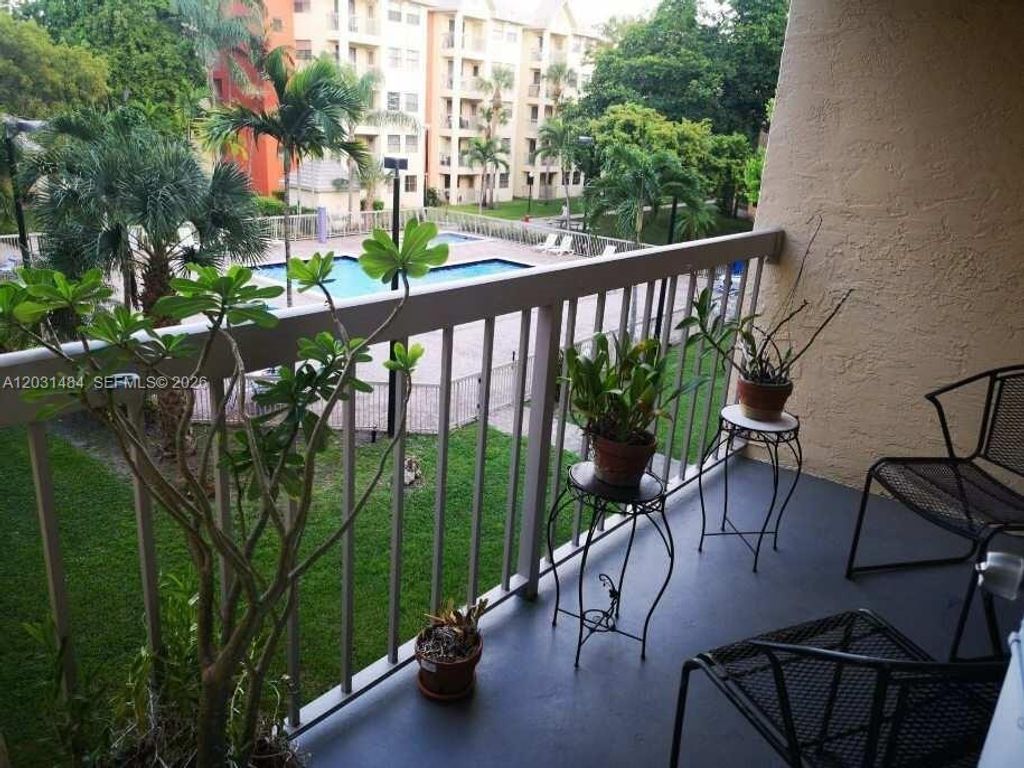 8160 Geneva Way 316, Miami, FL 33166