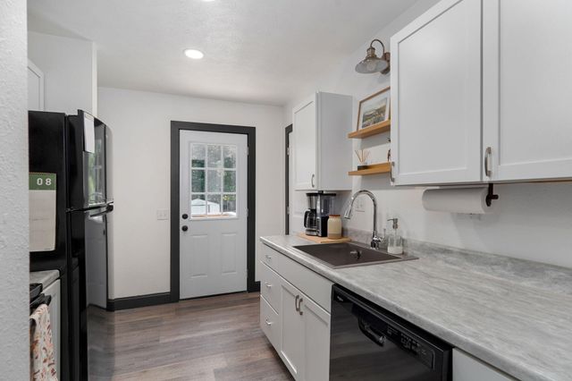4030 W Collings Street, Springfield, MO 65803