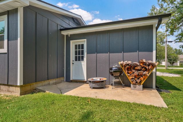 4030 W Collings Street, Springfield, MO 65803