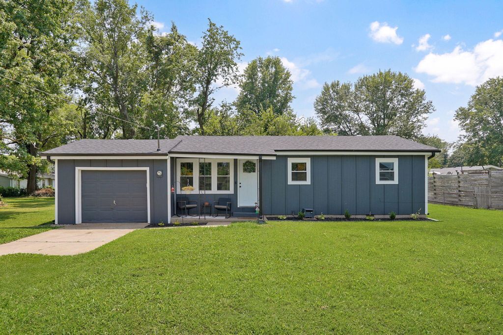 4030 W Collings Street, Springfield, MO 65803