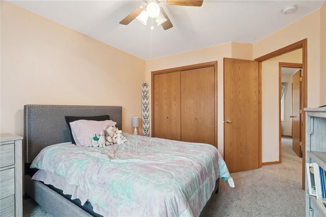 3000 Primrose St, Marion, IA 52302