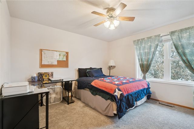 3000 Primrose St, Marion, IA 52302